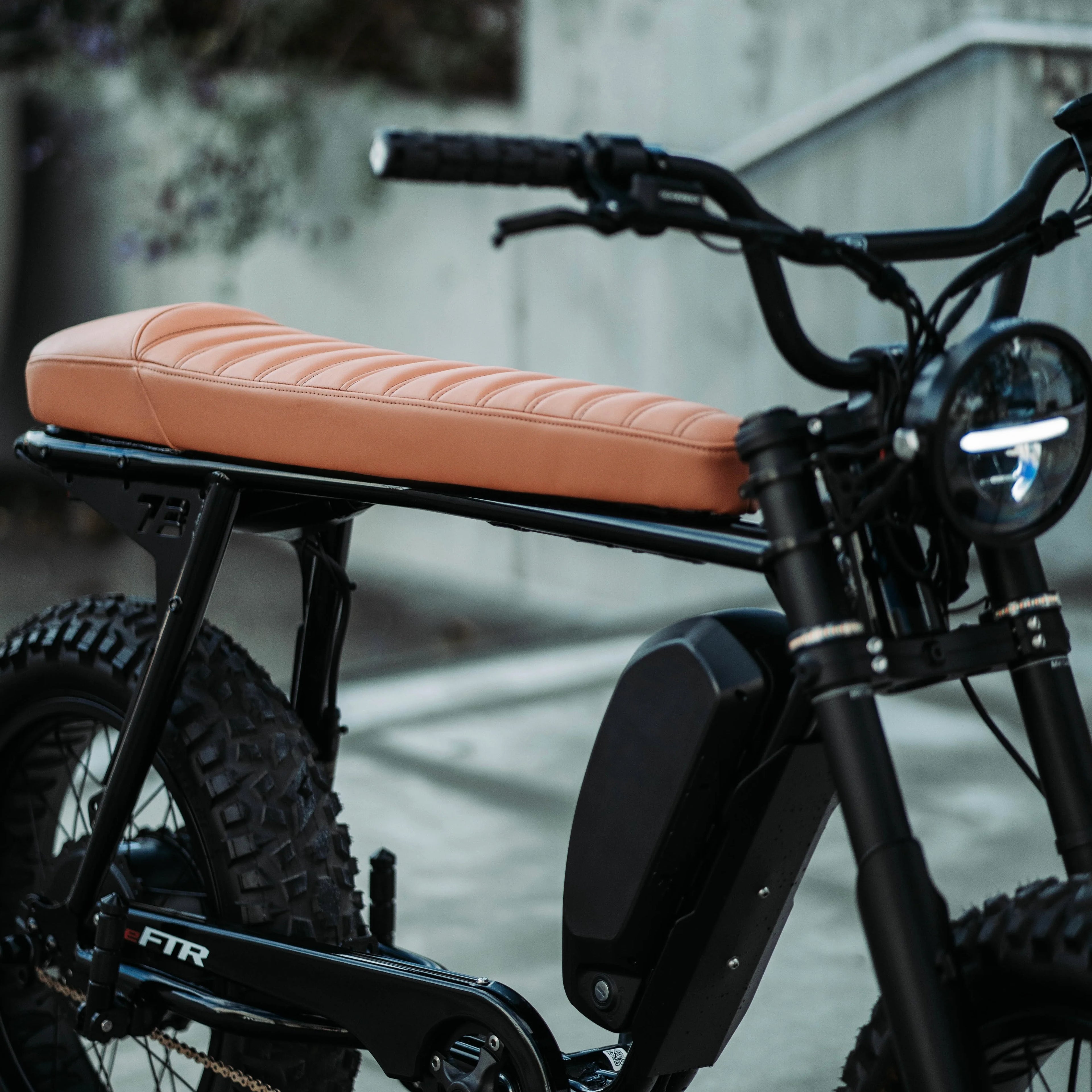 Loomenade Speedback Cafe'-Racer Leather Seat for Super73