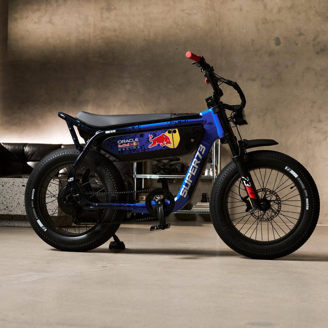 Alternate side view of the Oracle Red Bull Racing M1D SE ebike in Nightfall Blue